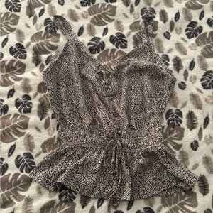 Printed cream and black cropped tank top. S.